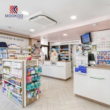 現代様式の薬学の店の飾り戸棚
